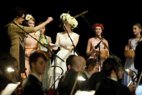 Slovácká filharmonie, | šest cimbálových muzik a dvoje ovace vestoje